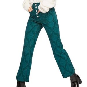 LIV CROP FLARE JEANS IN TURQUOISE